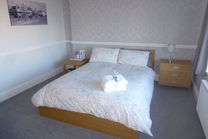 Room 2 of 37