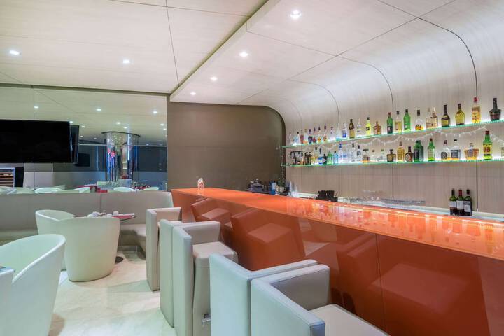 Lounge 29 of 56