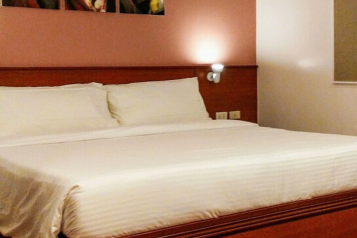 Room 4 of 15