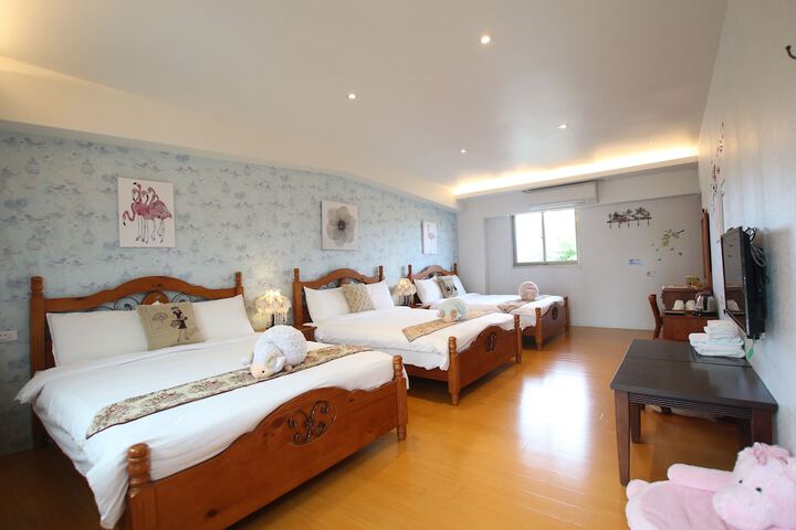 Room 14 of 33