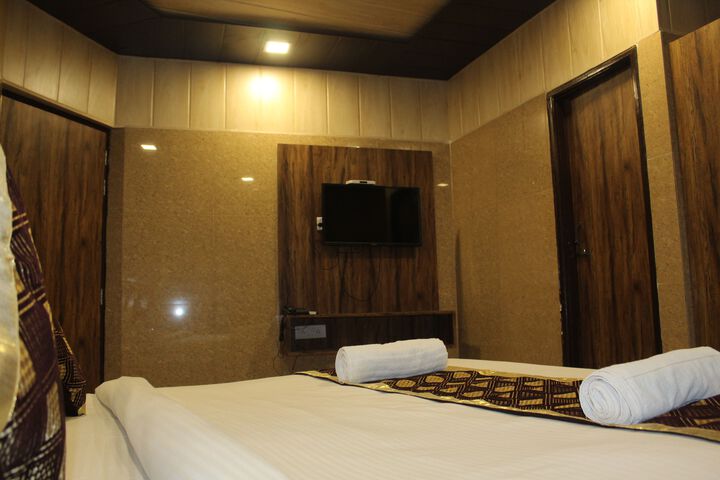 Room 5 of 15