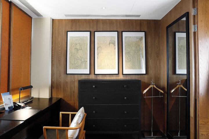 Room 30 of 65