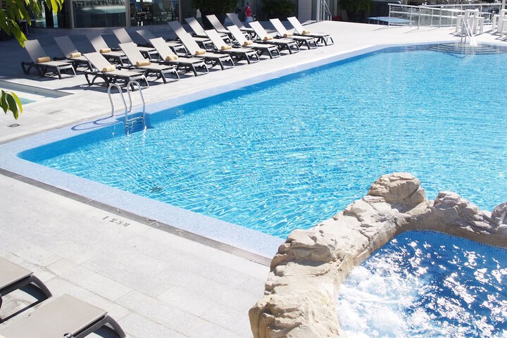 Hotel Pool