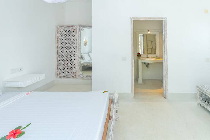 Room 25 of 141