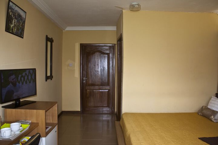 Room 16 of 66