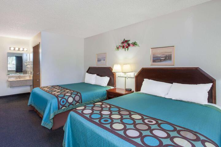 2 Queen Beds (9 of 9)