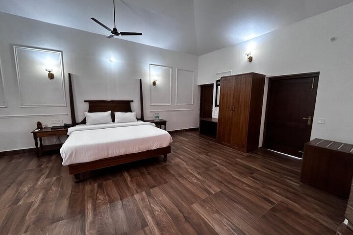 Room 3 of 6
