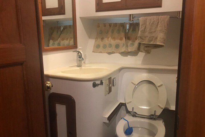 Room 9 of 11