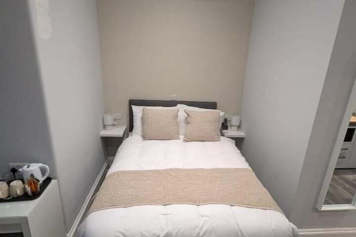 Room 42 of 49