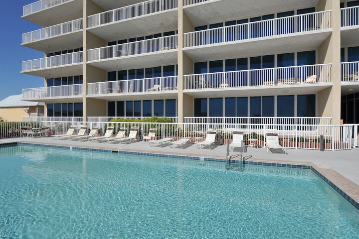Hotel Pool