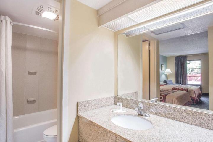 2 Double Beds Accessible Room (5 of 14)
