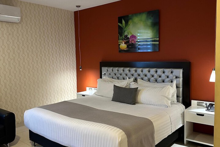 Room 9 of 37