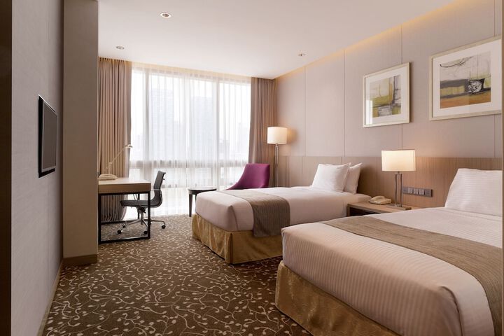 Room 4 of 83