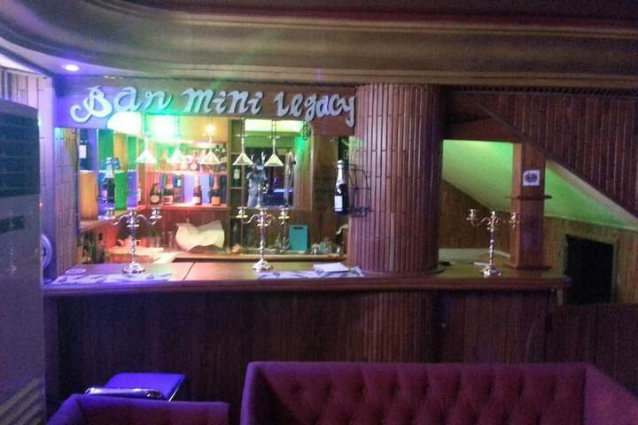 Lounge 67 of 80