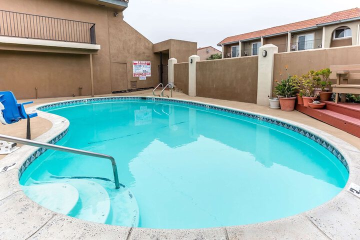 Pool 32 of 45