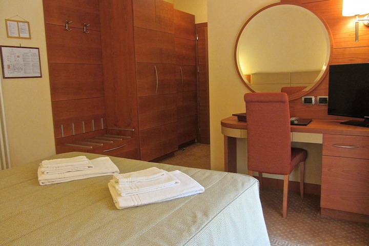 Room 7 of 52