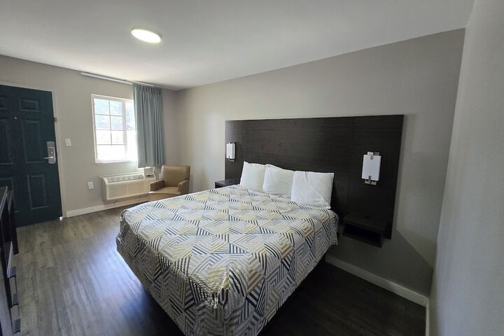Room 10 of 38