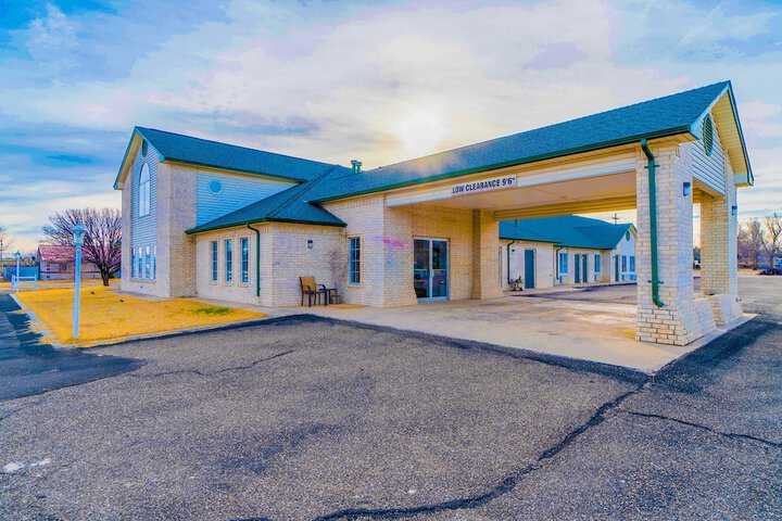 Image of HomeTown Inn by OYO Texhoma OK