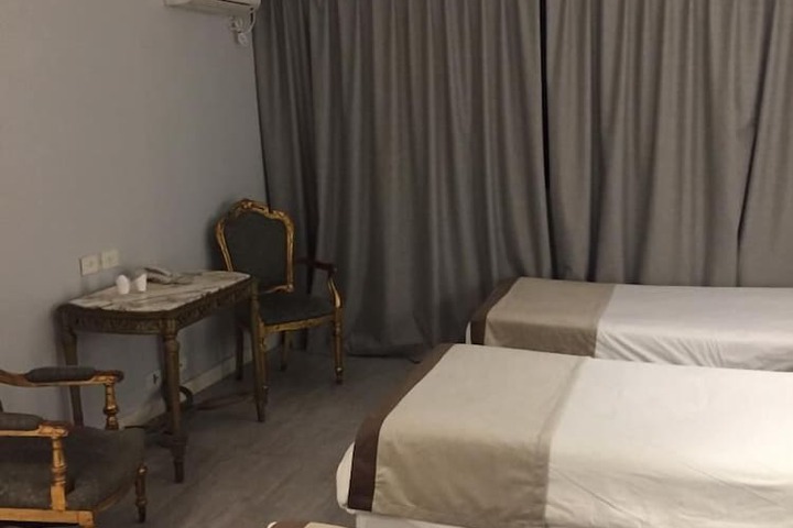 Room 32 of 76