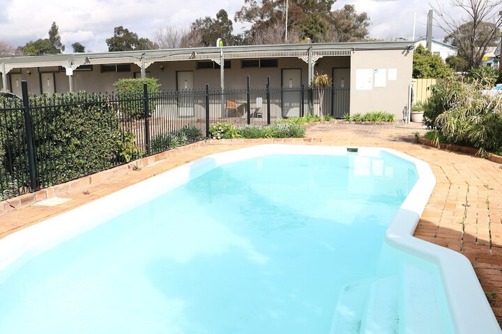 Pool 27 of 32