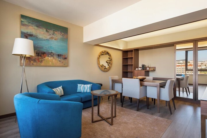 Room 3 of 51