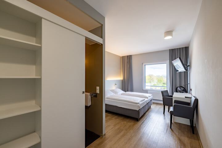 Room 3 of 42