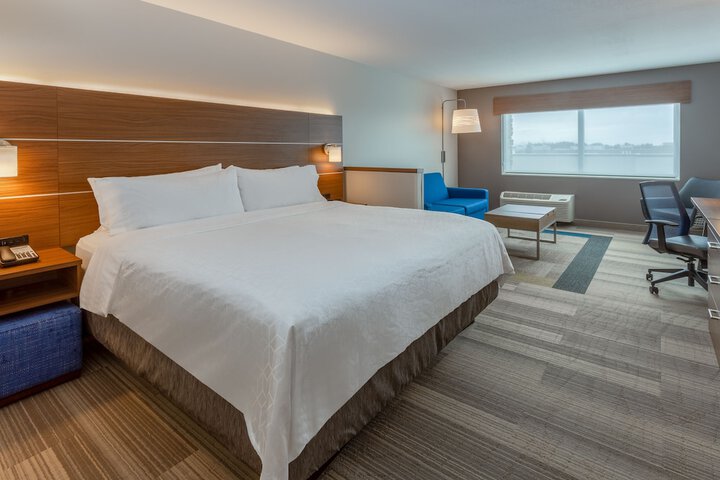 Standard | King Bed (3 of 19)