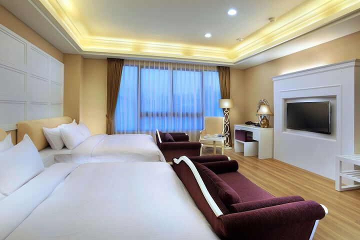 Room 12 of 97