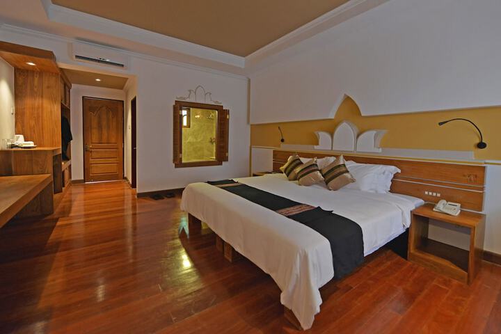 Room 7 of 34
