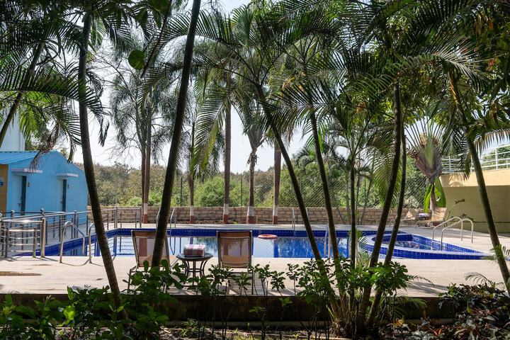 Hotel with Pool