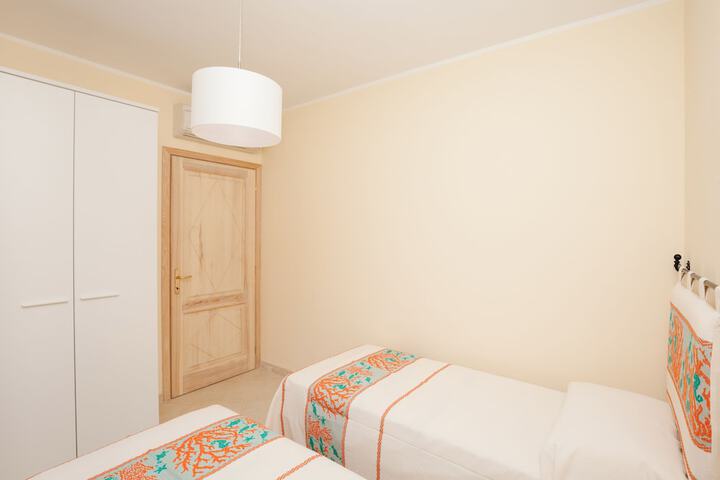 Room 34 of 104
