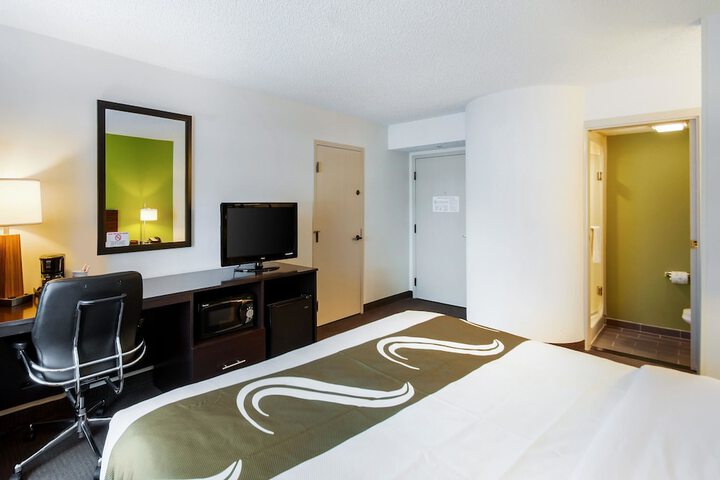 1 King Bed (4 of 11)
