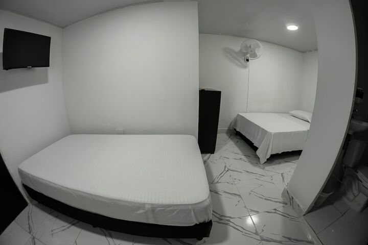Room 12 of 38