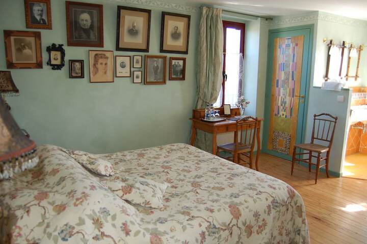 Room 4 of 23