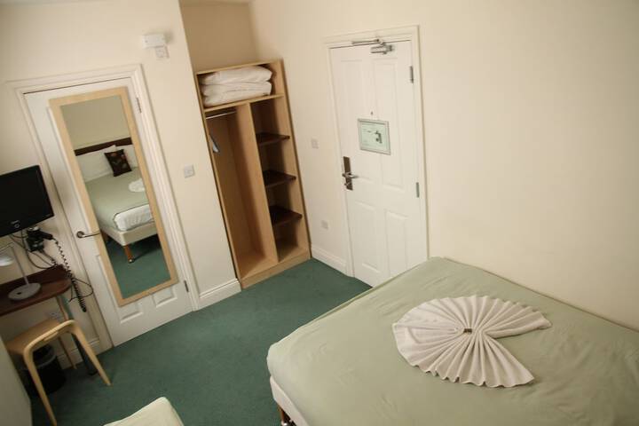 Room 10 of 48