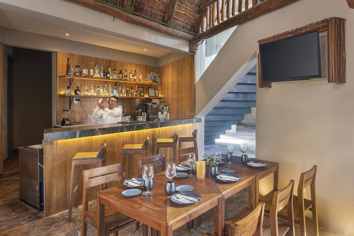 Dining 77 of 131