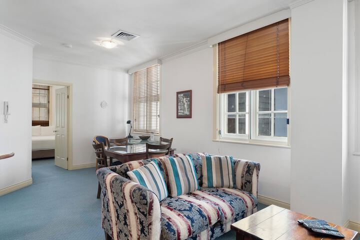 Room 73 of 119