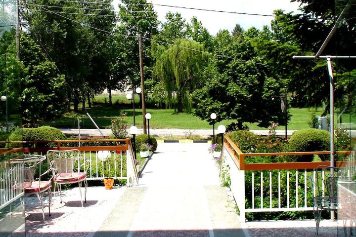 Hotel Exterior 4 of 22