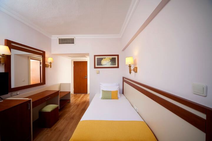 Room 17 of 108