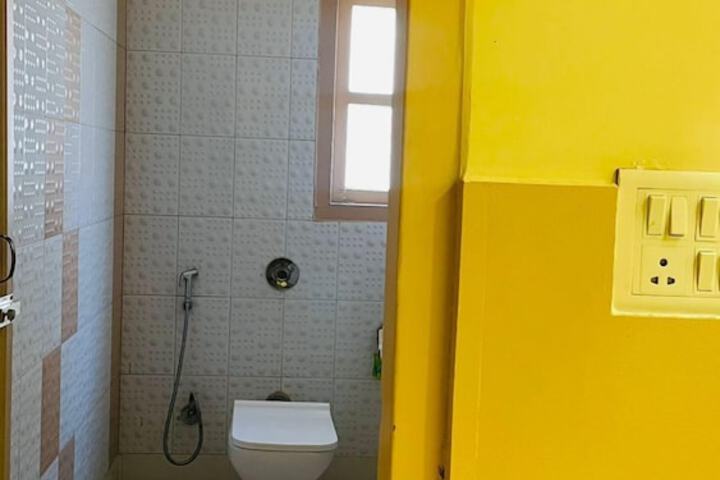 Room 5 of 6
