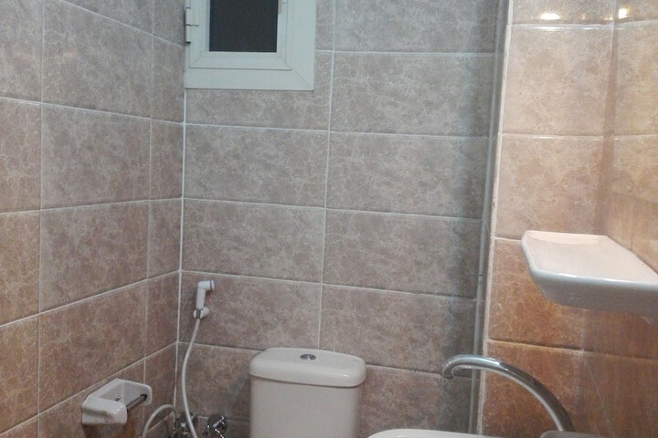 Room 6 of 12