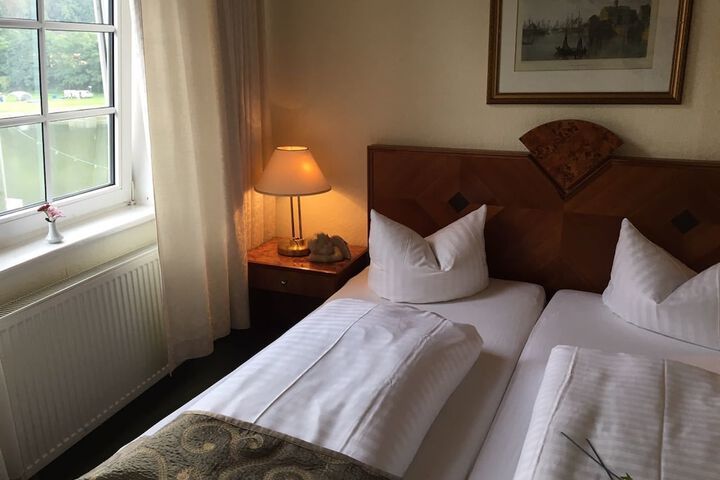 Room 45 of 100