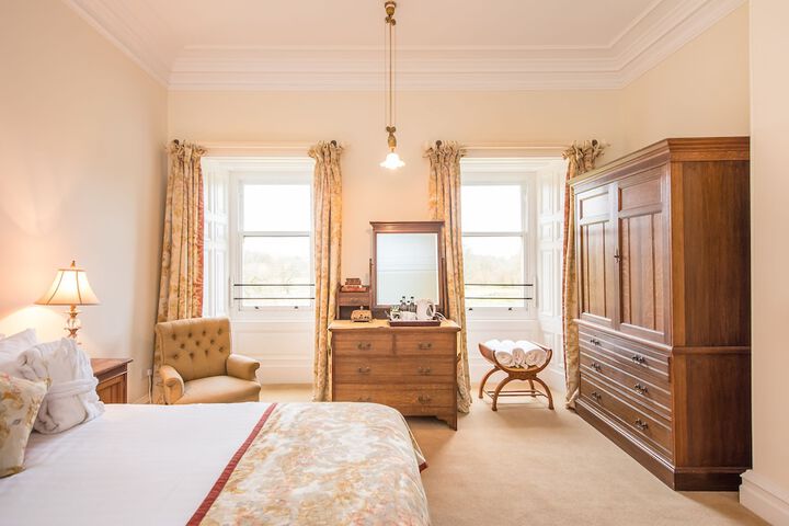 Room 40 of 373