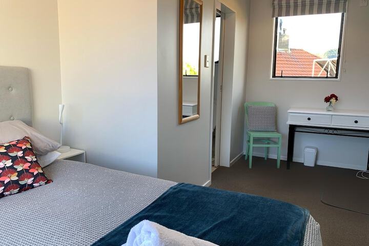 Room 15 of 40