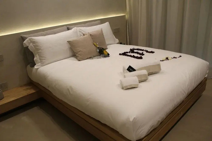Room 2 of 11