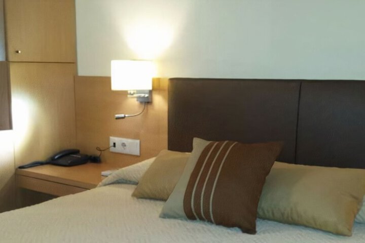 Room 15 of 37