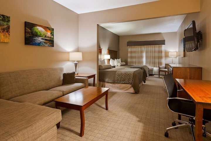 Accessible 2 Queen Mobility Accessible Communication Assistance Bathtub Microwave and Refrigerator WiFi Full Breakfast (11 of 15)