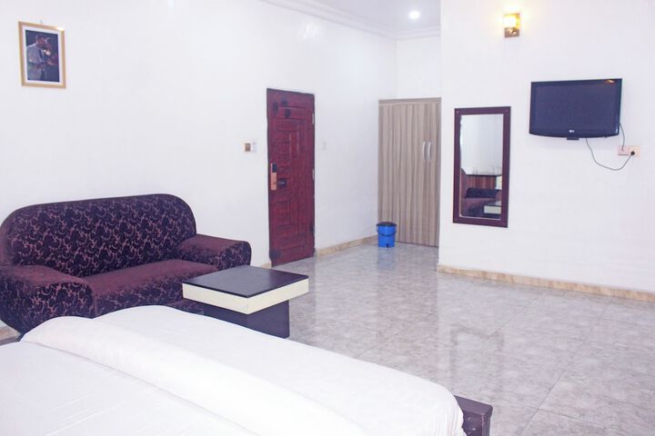Room 15 of 38