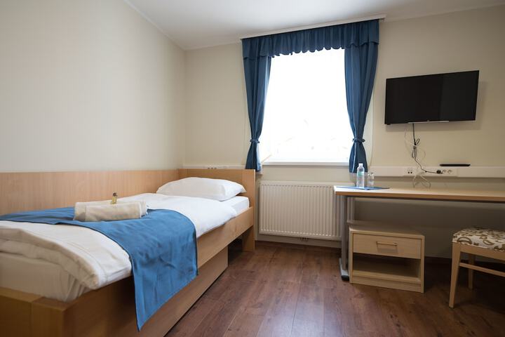 Room 25 of 69