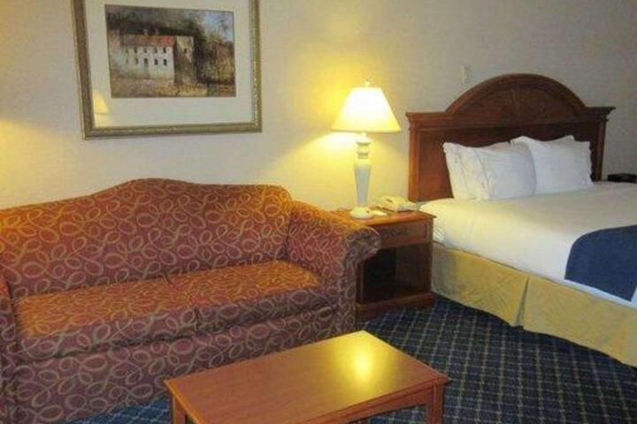 1 King Bed (1 of 4)